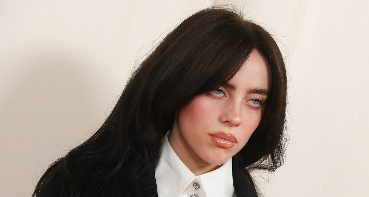 Les fans de Billie Eilish deviennent fous « sur de nouvelles photos de bikini révélant le tatouage de la poitrine