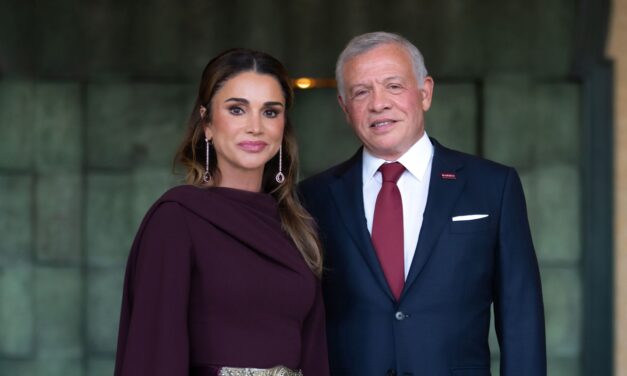 La reine Rania ravit les fans avec un moment de PDA rare avec le roi Abdullah