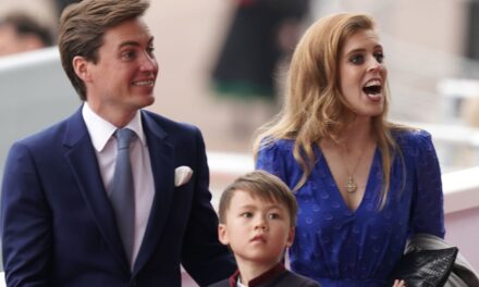 Princesse Beatrice rejointe par Stepson Wolfie, 9 ans, pour la tradition de la famille royale