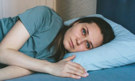 Le sommeil expert révèle pourquoi vous avez des rêves «surréalistes» dans une vague de chaleur – et comment les arrêter