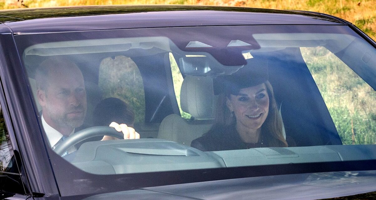 Le prince William et Kate Middleton se dirigent vers l&rsquo;église avec des enfants pendant la pause balmorale – toutes les photos