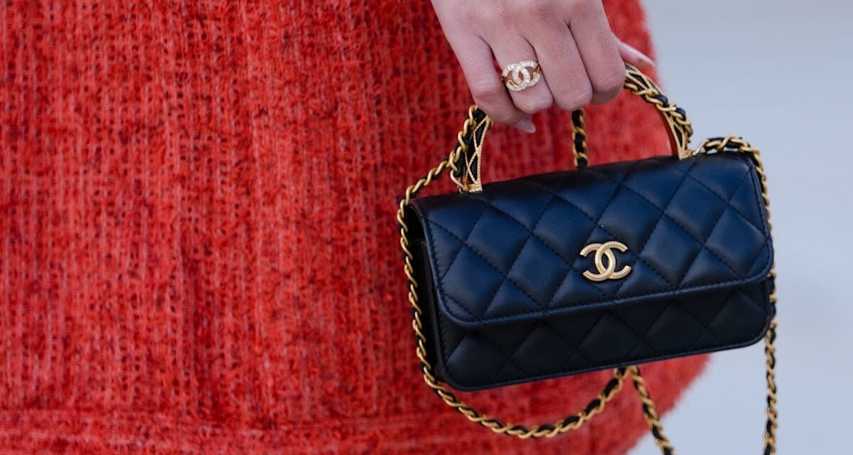 Ces vêtements de style Chanel de Zara et H&M vous feront paraître instantanément riche