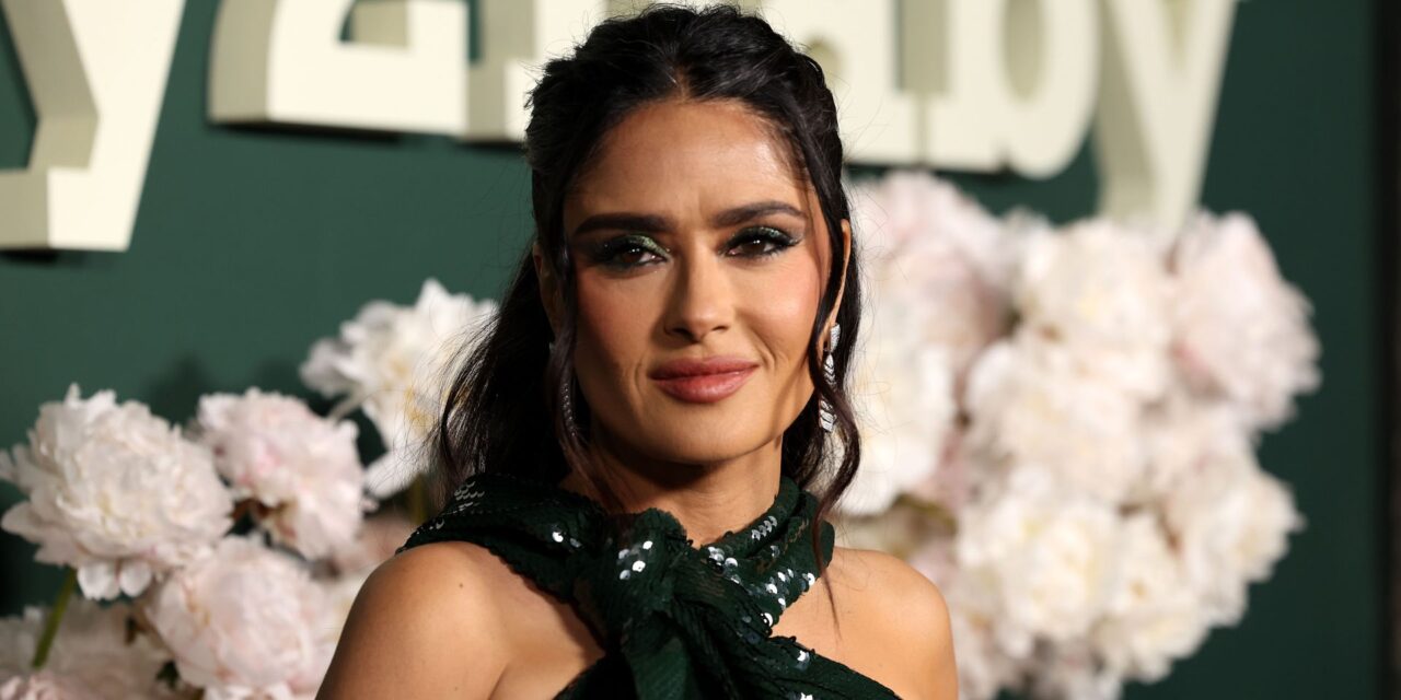 Salma Hayek présente un aperçu sans filtre d&rsquo;un spot de fuite surprenant avec des amis célèbres