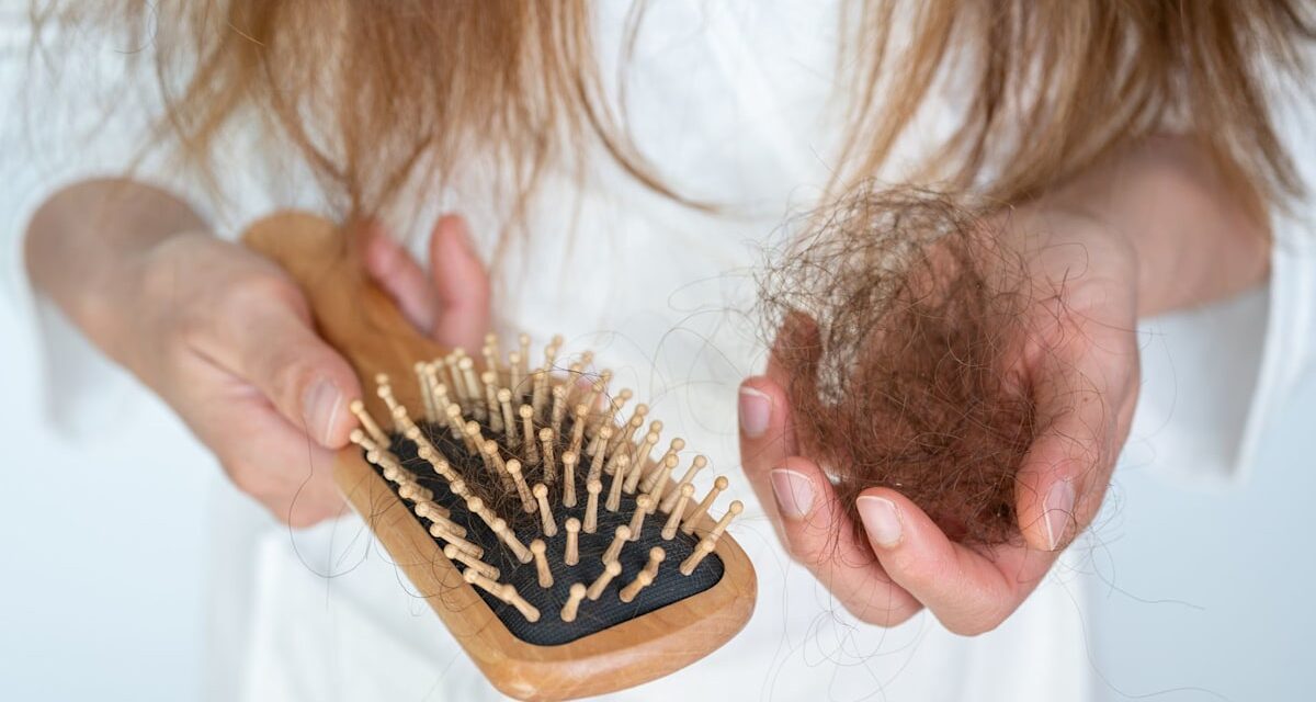 Voici quand vous devriez être préoccupé par la perte de cheveux, selon un expert en beauté