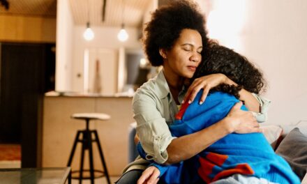 Comment soutenir votre enfant le jour des résultats de niveau A – et une erreur courante qui provoque une «escalade émotionnelle»