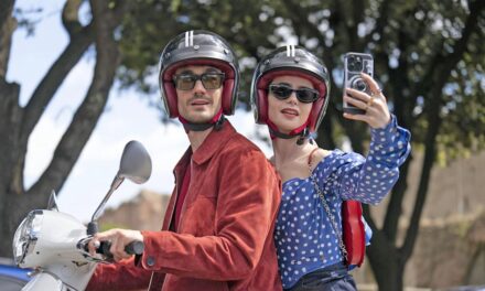 À l&rsquo;intérieur de la vie amoureuse des acteurs d&rsquo;Emily in Paris, qui est marié et qui vient de se séparer