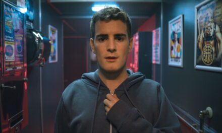 Strike and Beyond Paradise Stars Rejoignez la saison 2 de Smoggie Queens «  Absolument Brilliant  »