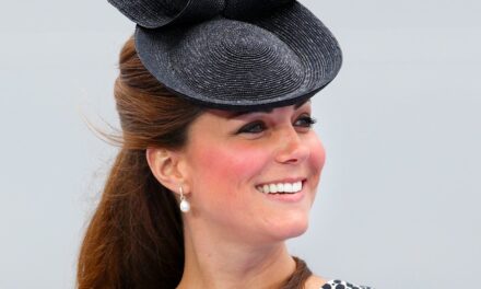Spin «  Striking  » de Kate Middleton sur la vinaigrette de grossesse – dans une mini robe
