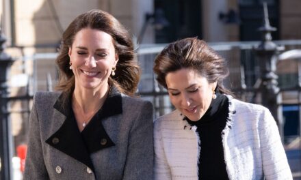 La reine Mary du Danemark est l&rsquo;image crachée de Kate Middleton en accessoire d&rsquo;or éblouissant