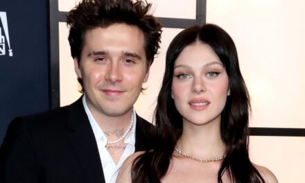 Nicola Peltz «  Modernis  » Robe nuptiale en soie de la mère milliardaire du mariage de 1985