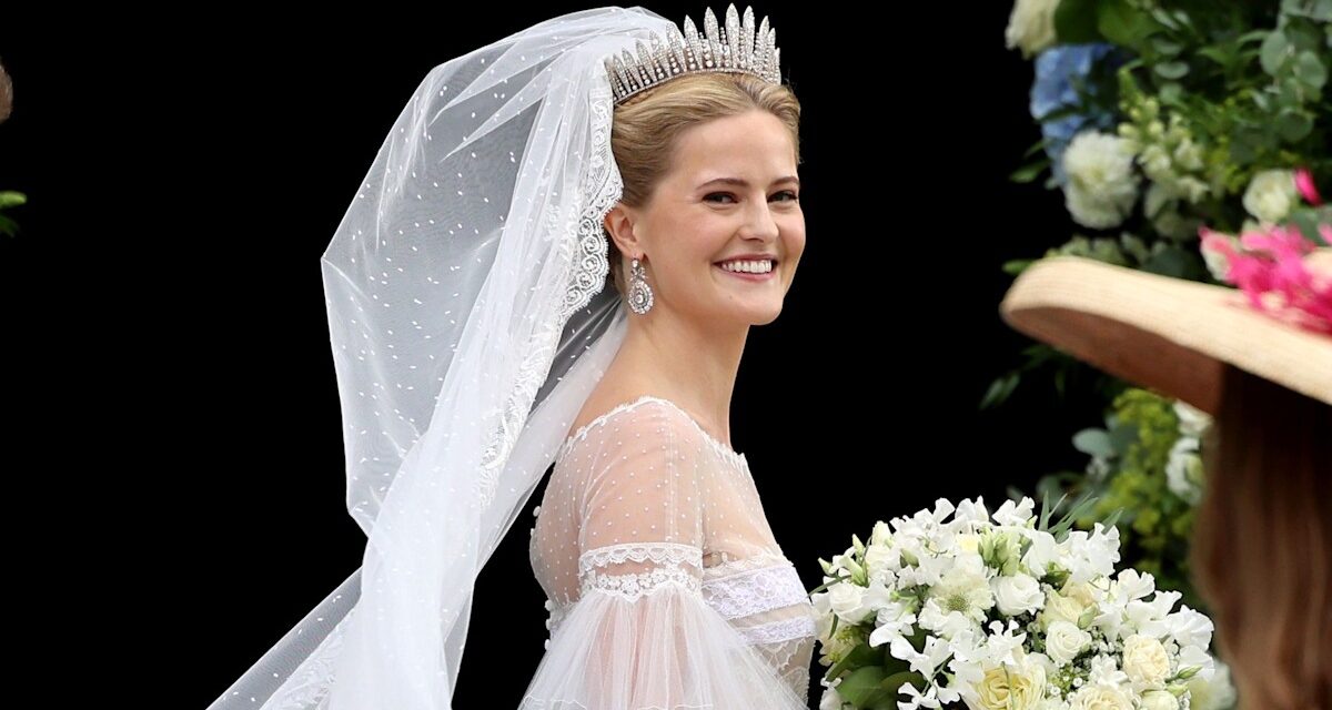 La princesse Marie Caroline éblouit dans la couronne showstopping et la robe en dentelle pure pour son mariage