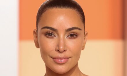 Kim Kardashian partage une photo intime sans vue avec le défunt papa Robert Kardashian