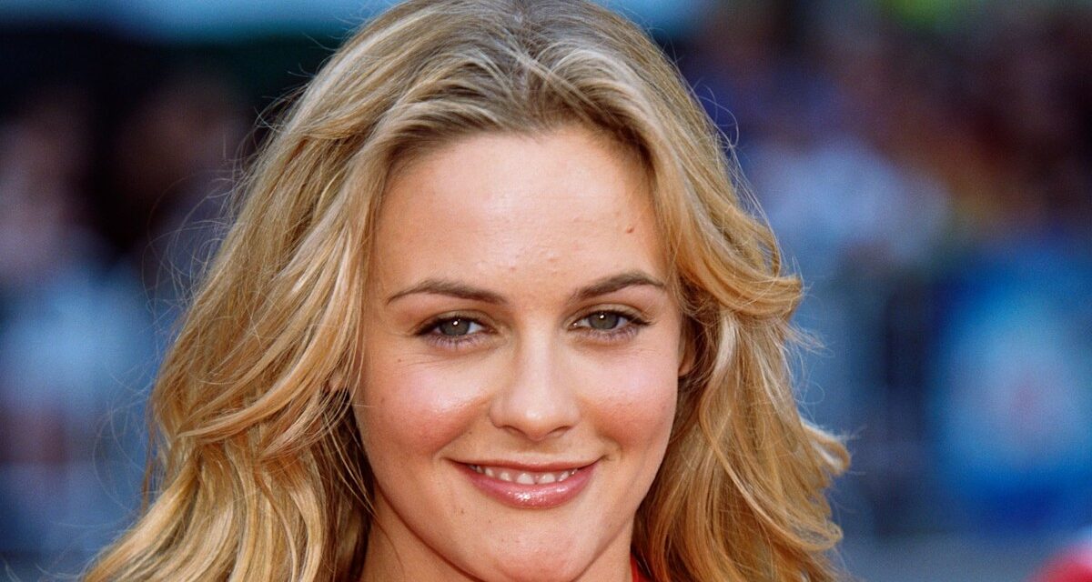 La reine de Screen des années 90 révèle comment elle maintient son teint sans rides sans chirurgie plastique