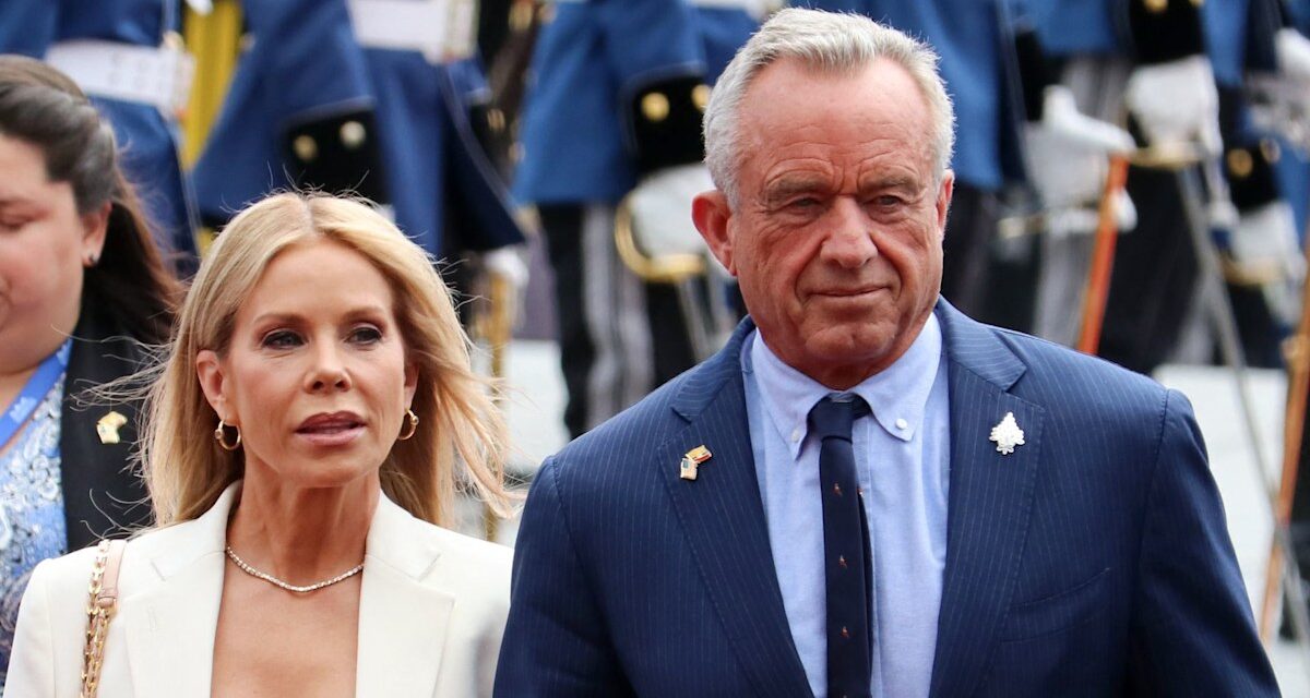 L&rsquo;épouse de la star de la télévision de RFK Jr., Cheryl Hines, aborde enfin l&rsquo;état du mariage 1 an après une affaire présumée