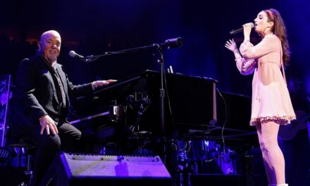 Exclusif: Alexa Ray Joel déchaîne son côté «sauvage» dans le nouveau single – et la réaction de papa Billy Joel est tout