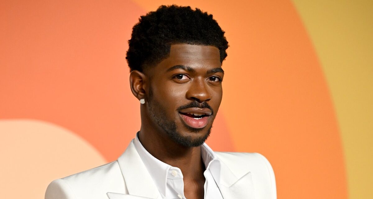 Lil Nas X a été arrêté après l&rsquo;errance des rues de Los Angeles en sous-vêtements, hospitalisé sur une surdose signalée – ce que nous savons