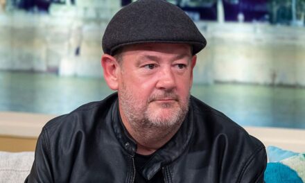 Johnny Vegas double sur le camping controversé après le jeu «Junkyard»