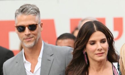 Sandra Bullock fait une référence rare à la bataille tranquille du partenaire de défunt Bryan Randall