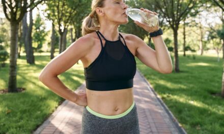Voici la quantité d&rsquo;eau que vous devriez vraiment boire tous les jours, selon un expert