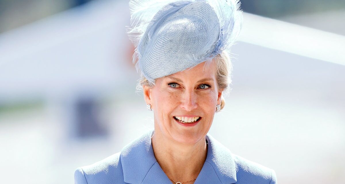 La duchesse Sophie se bat contre un temps imprévisible dans un look ballétique «délicat»