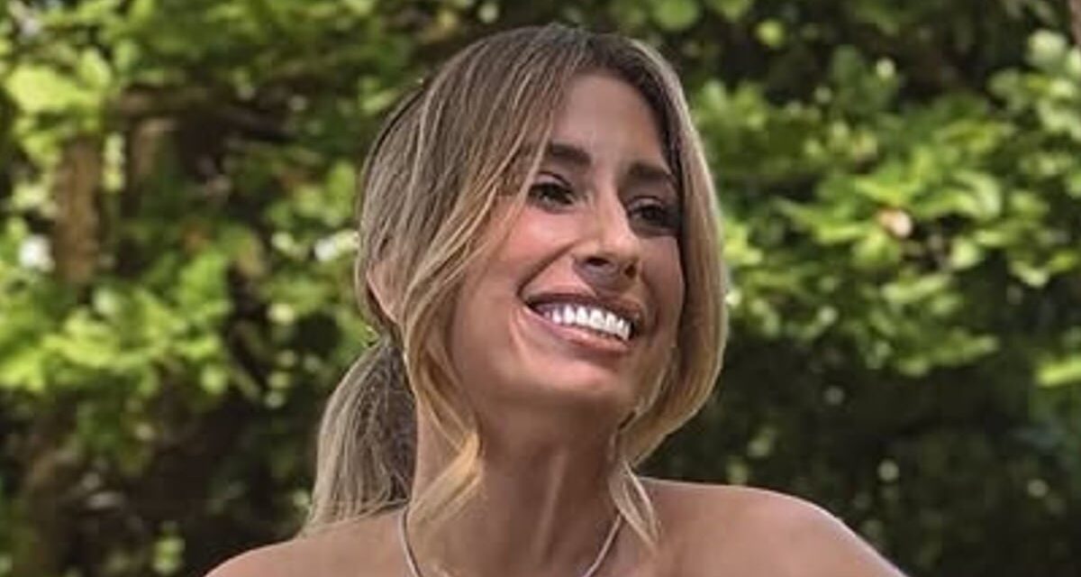 Modèles Stacey Salomon AB-Baring Crop Top après la perte de poids Confession