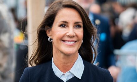 Les adolescents imposants de la princesse Marie la soutiennent lors de la sortie du Danemark – au milieu de l&rsquo;absence de 6 ans