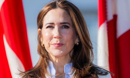 Réaction de 4 mots de la reine Mary à la tenue controversée de sa fille princesse Isabella