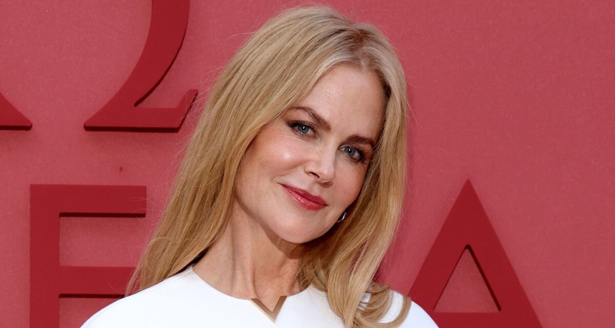 Les cheveux naturels sauvages de Nicole Kidman dans la vidéo jeunesse font que les fans disent la même chose