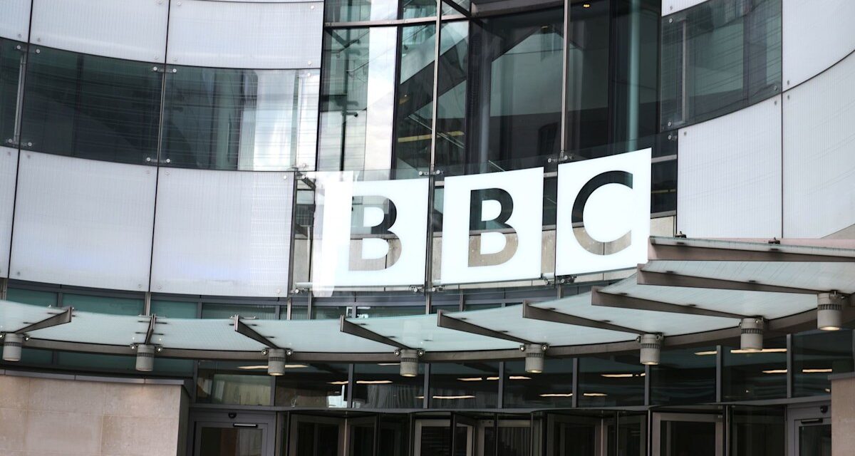 Strictement frappé par une nouvelle controverse alors que la BBC commence «l&rsquo;enquête policière»