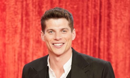 La star d&rsquo;Emmerdale, Lewis Cope, a annoncé un remplacement strictement après que Kristian Nairn se retire en raison de «  des raisons médicales inattendues  »