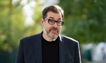 La maison élégante de Richard Osman avec sa femme Ingrid dans un quartier exclusif de célébrités a révélé