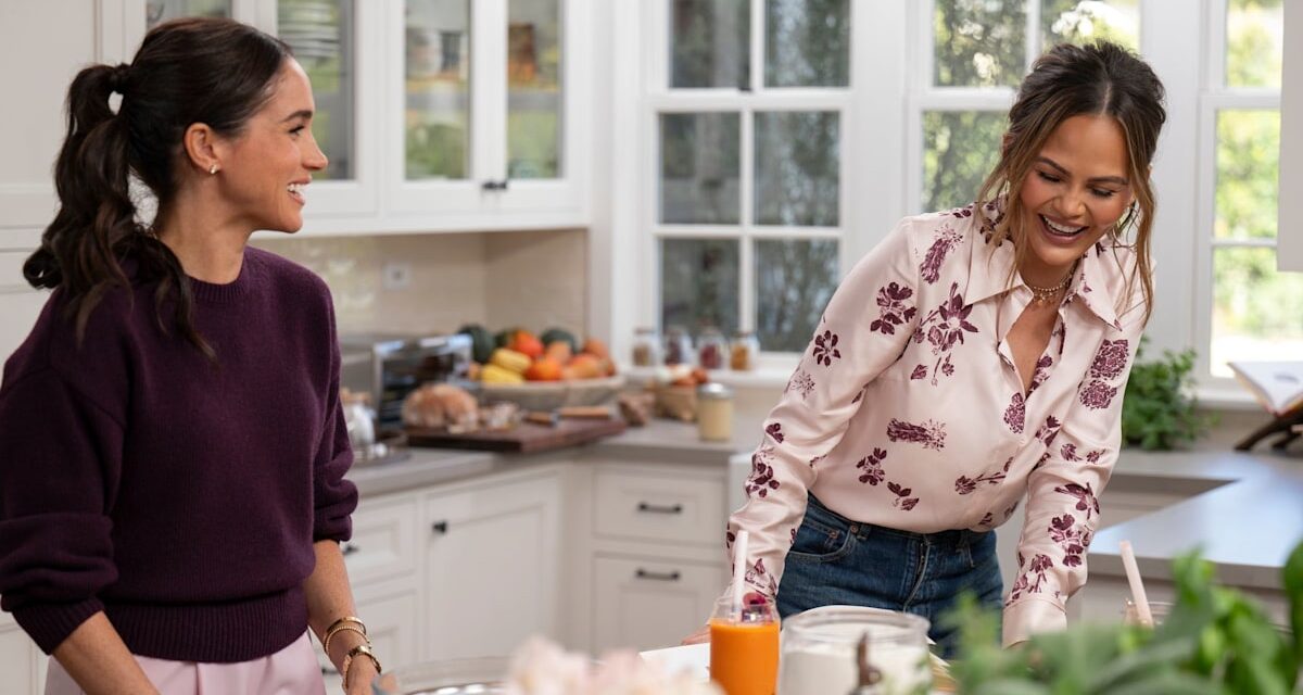 La réaction de Meghan en tant que Chrissy Teigen oublie les anniversaires des enfants dans New With Love, la série Meghan