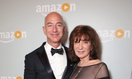 Heartbreak pour Jeff Bezos en tant que mère bien-aimée Jackie meurt à l&rsquo;âge de 78 ans