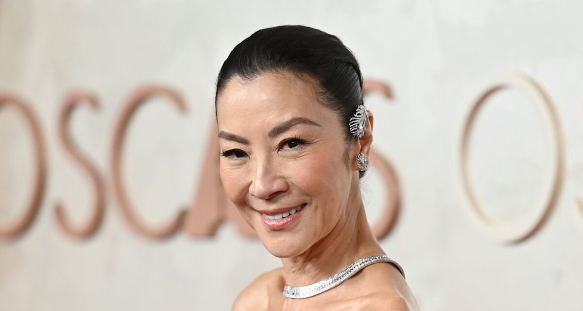 Michelle Yeoh célèbre son 63e anniversaire avec une escapade française romantique – voir photos