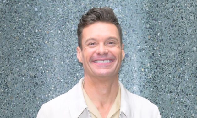 Ryan Seacrest montre un physique impressionnant dans une vidéo d&rsquo;entraînement sous-marine exténuante – Regarder