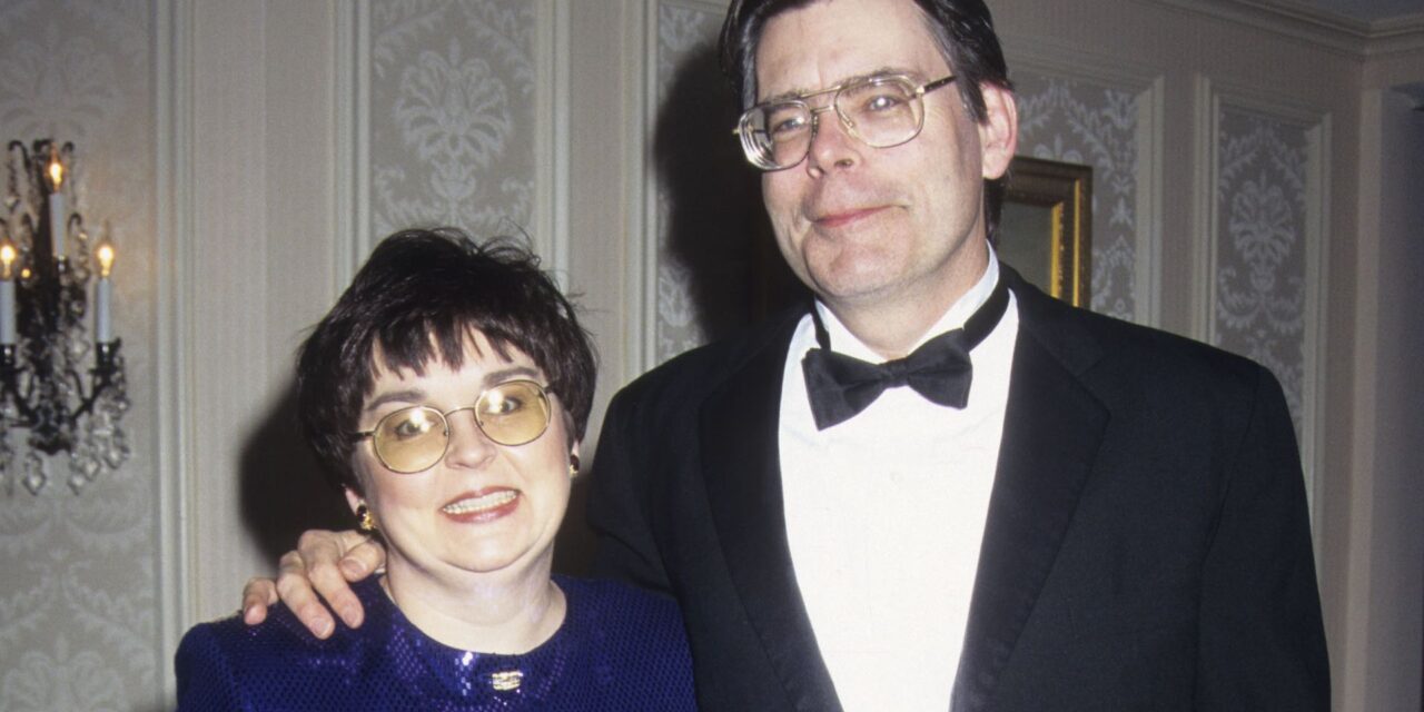 Rencontrez l&rsquo;épouse de Stephen King de 54 ans, Tabitha King – dans sa vie et son mariage