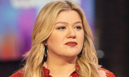 Kelly Clarkson fait du silence éloigner des yeux du public à la suite de la mort d&rsquo;Ex Brandon Blackstock – Détails