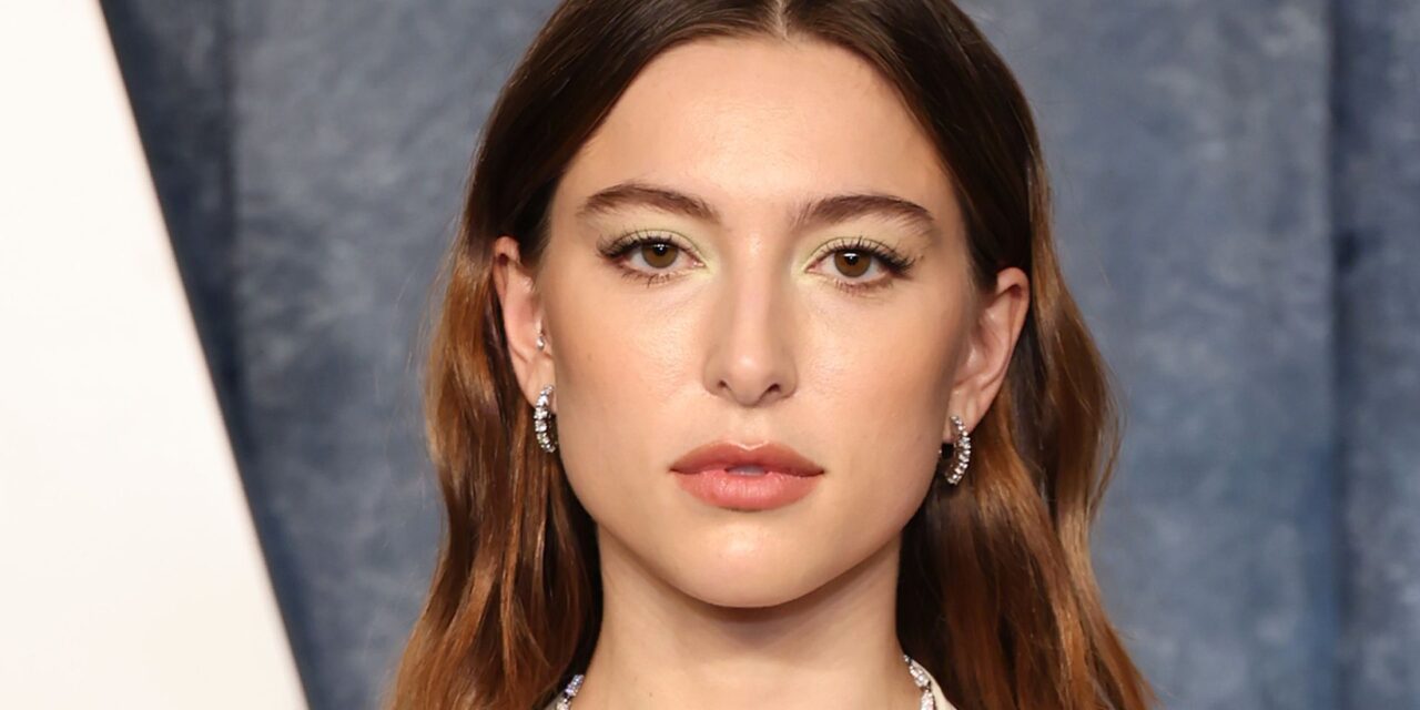 Eve Jobs est une mariée «à couper le souffle» dans la robe Givenchy en dentelle – Photo de la première jeune mariée