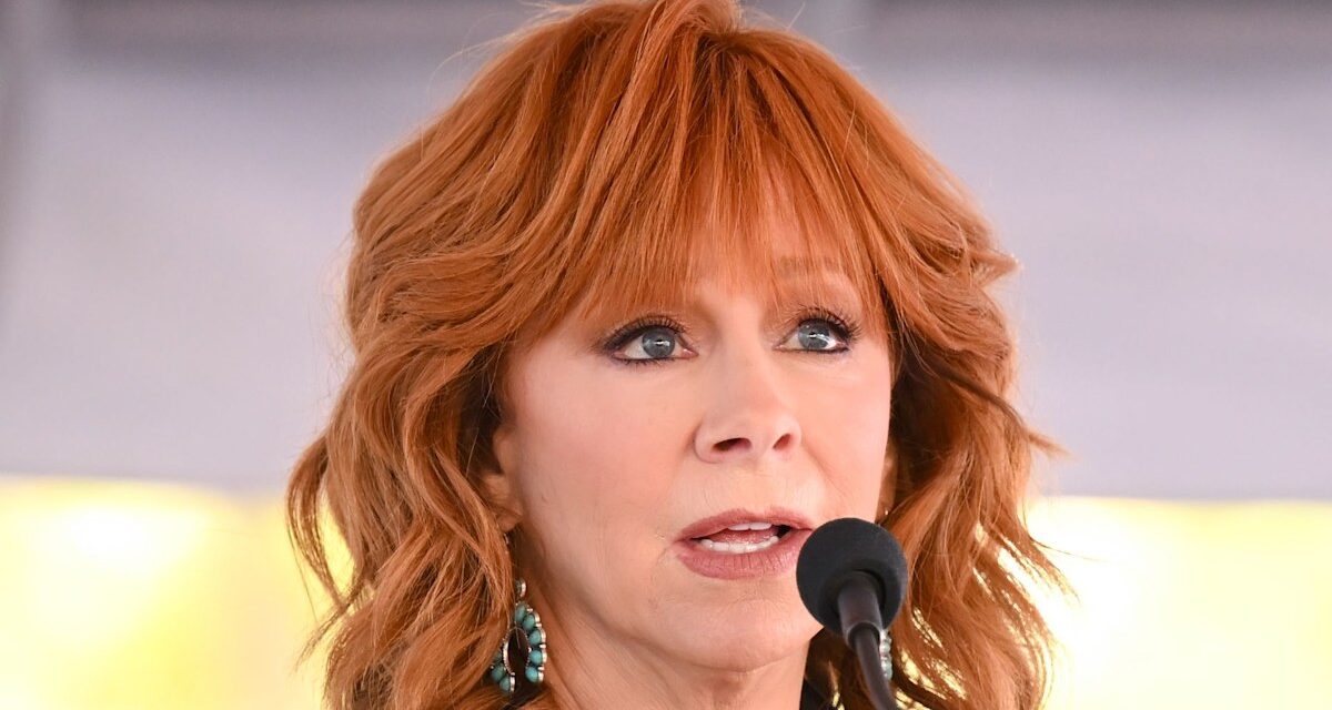Reba McEntire brise le silence sur la mort d&rsquo;ancien beau-fils en hommage déchirant