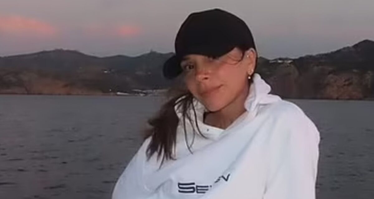 Harper Beckham ressemble à maman Victoria sur une photo de yacht de 16 millions de livres sterling avec frère Romeo