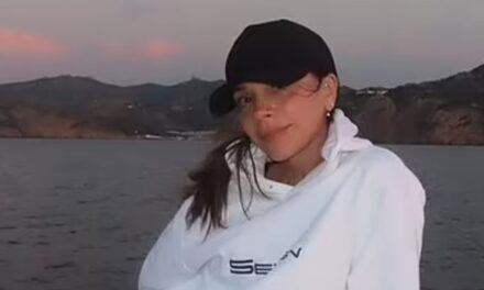 Harper Beckham ressemble à maman Victoria sur une photo de yacht de 16 millions de livres sterling avec frère Romeo