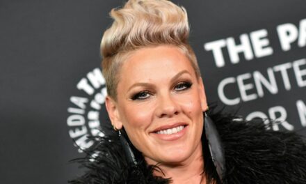 La fille blonde adolescente de Pink est aussi grande que la chanteuse dans une nouvelle photo de famille