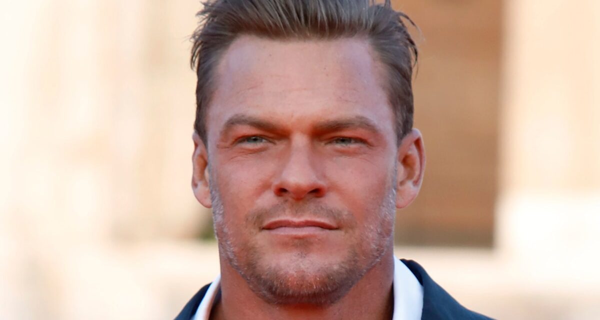 Pourquoi Alan Ritchson de Reacher a choisi d&rsquo;être sans abri des années avant la gloire