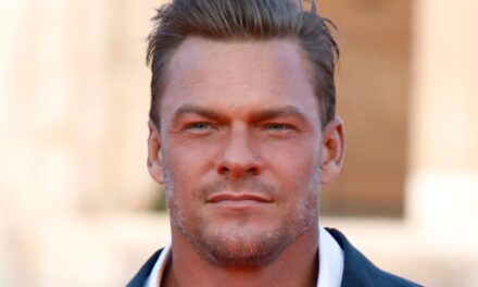 Pourquoi Alan Ritchson de Reacher a choisi d&rsquo;être sans abri des années avant la gloire