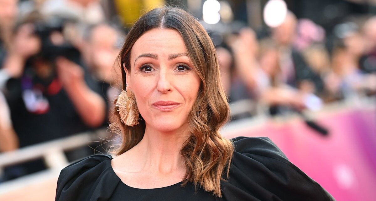 La star d&rsquo;otage Suranne Jones a interdit les téléphones «effrayants» pour son fils, 9