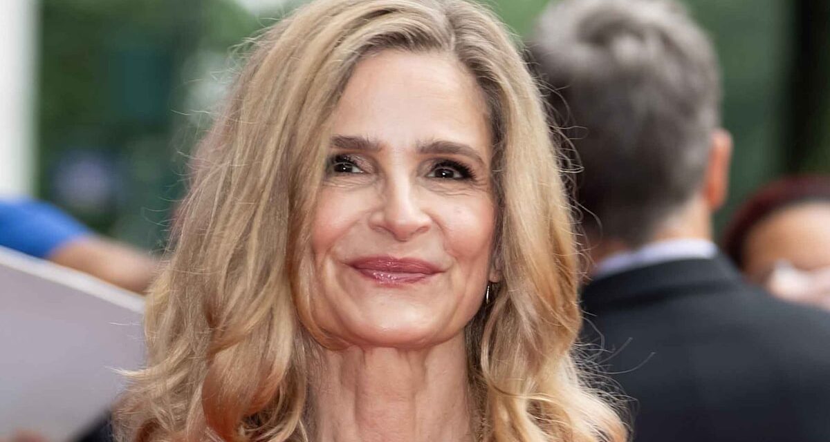 Ceci est le sérum de perte de cheveux à 8 $, Kyra Sedgwick dit que ses cheveux «aiment»