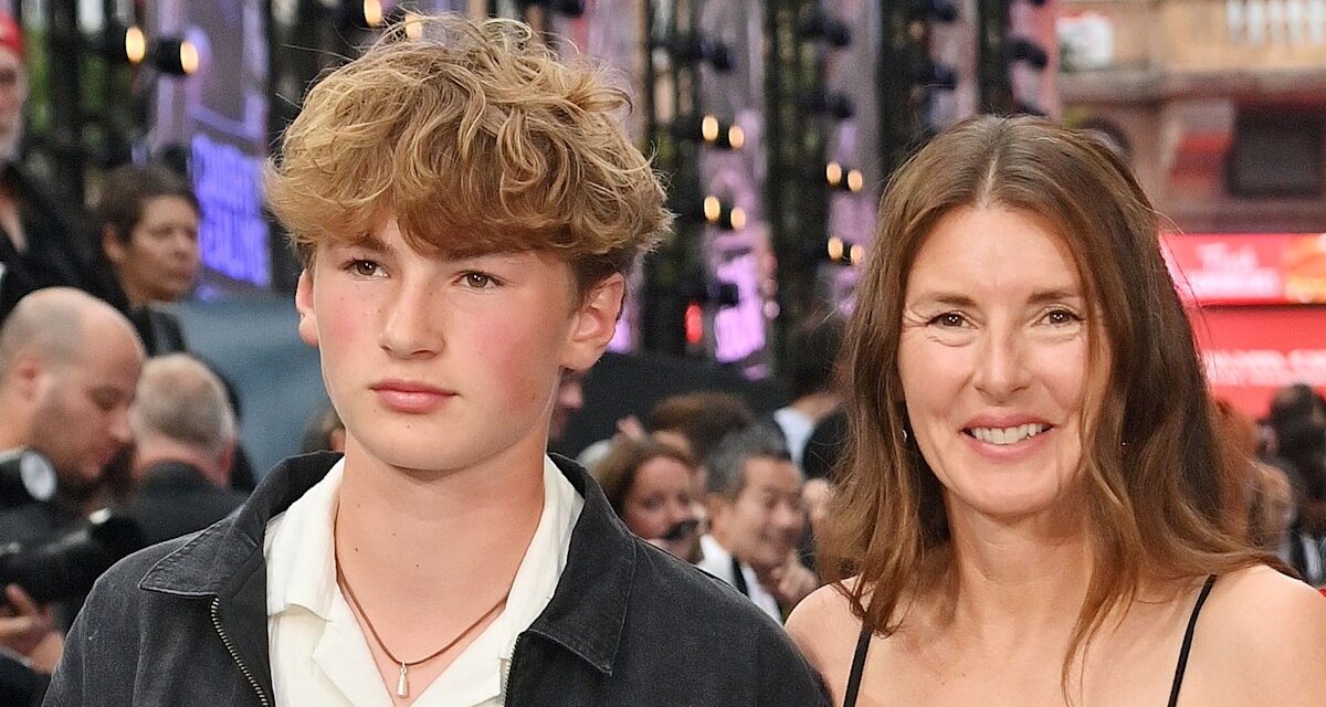 Le fils de Jamie Oliver, Buddy, 14 ans, touche des bobines de maman pour la sortie en famille