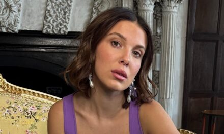 Les micro-shorts «préférés» de Millie Bobby Brown et le crop top radiationnt le modèle-service