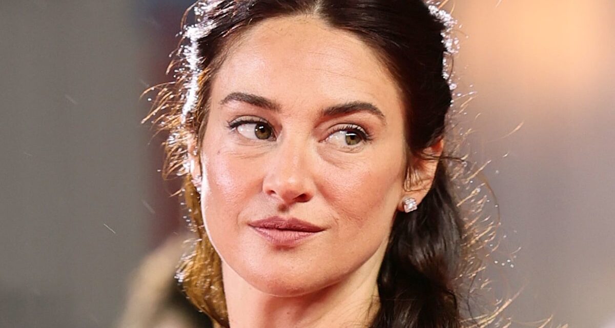 Shailene Woodley fait tourner les têtes en mini-robe ultra courte pendant la soirée étoilée au Festival du film de Venise