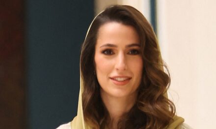 La princesse Rajwa rejoint la belle-mère reine Rania pour un portrait rare pour marquer le 55e anniversaire